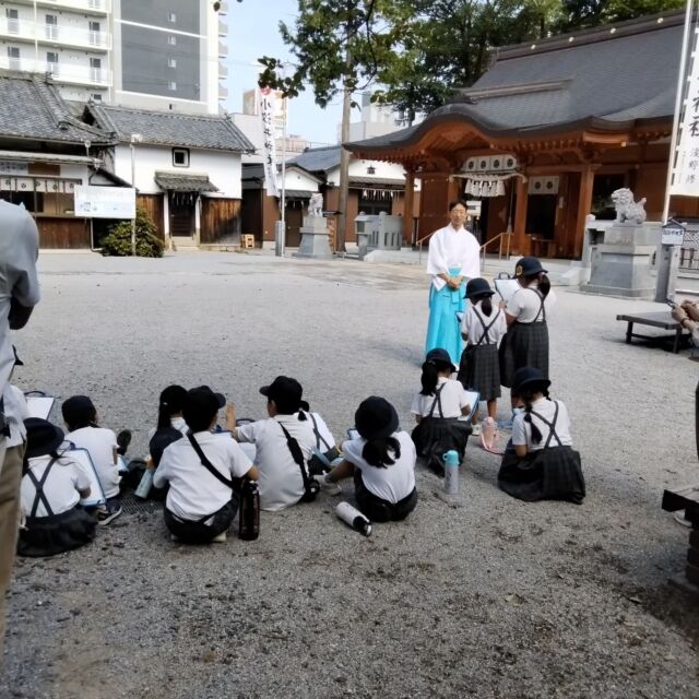 今日は草津市の小学生さんが
まちたんけんに来られました
小汐井神社の事
神社で働く事
について、たくさん質問をしてくれました
#草津市
#小汐井神社
#しがけん
#まちたんけん
#学習